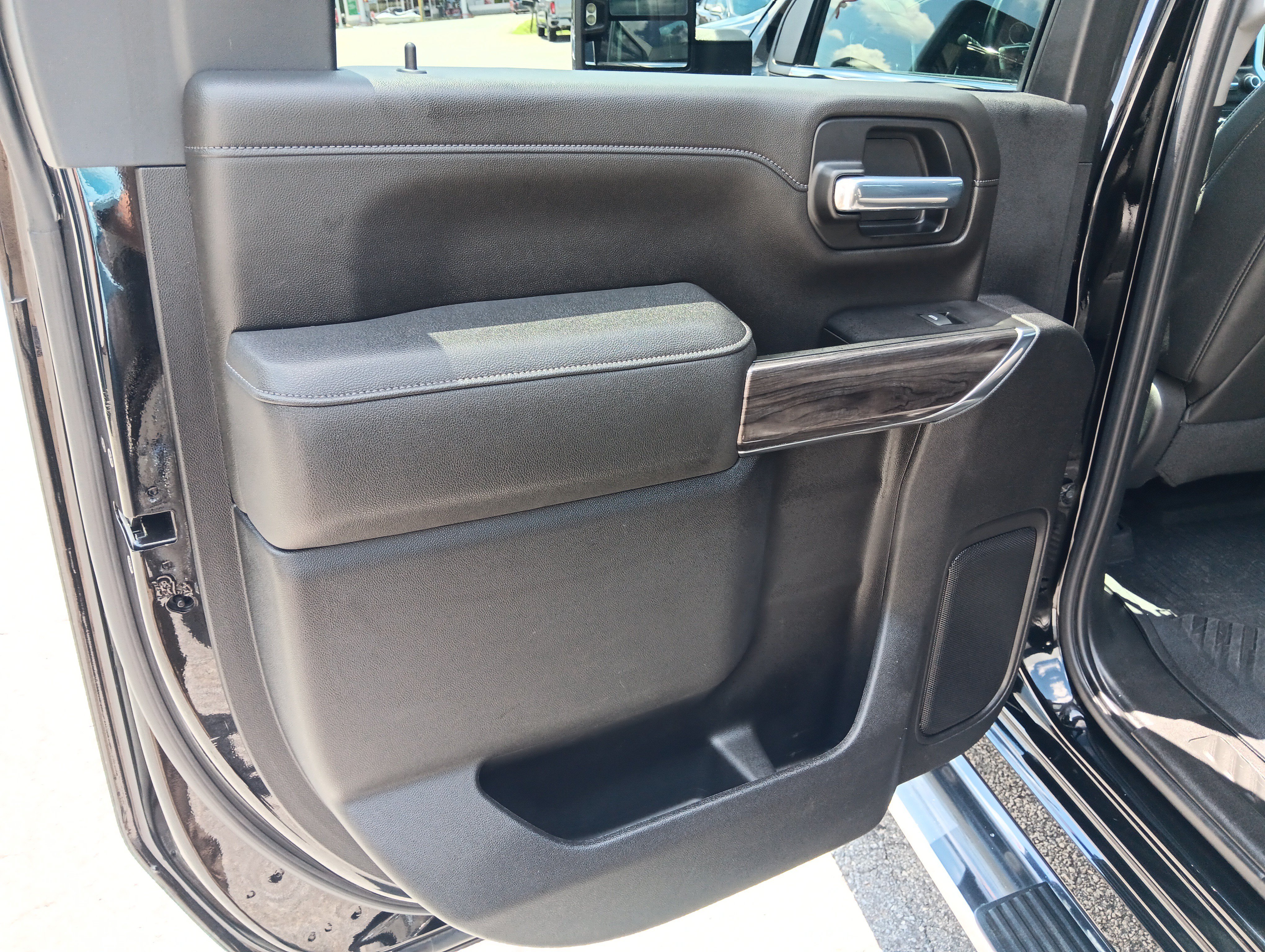 Used 2023 Chevrolet Silverado 2500 LTZ w/ LTZ Convenience Package AWD/4WD image 17