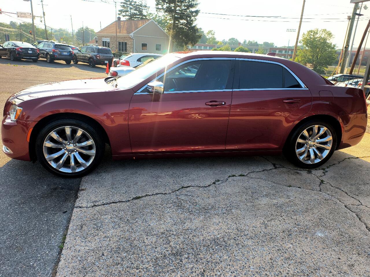 Used 2019 Chrysler 300 Touring w/ Chrome Appearance Package image 7