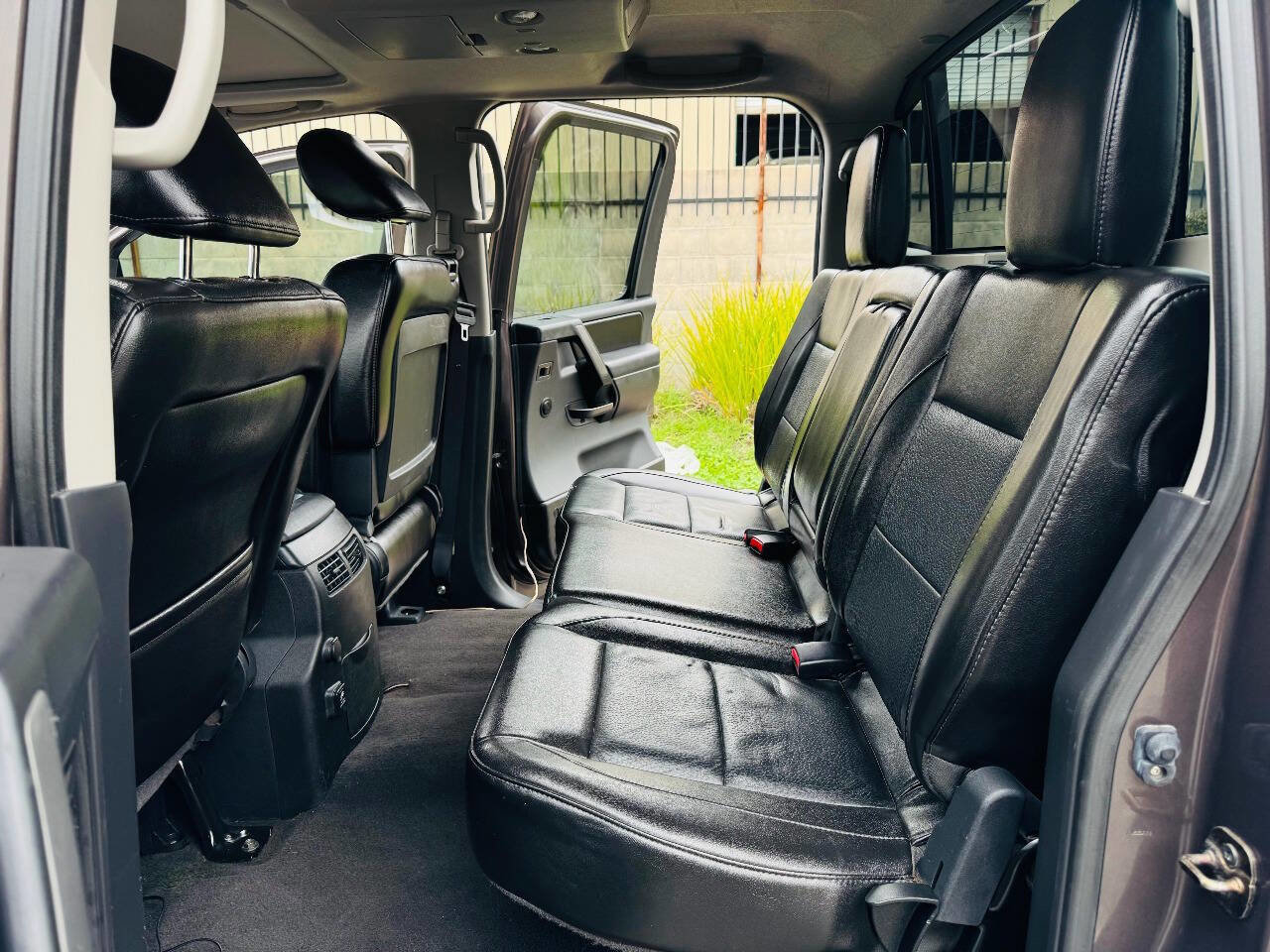 Used 2014 Nissan Titan SL w/ SL Moonroof Package image 11