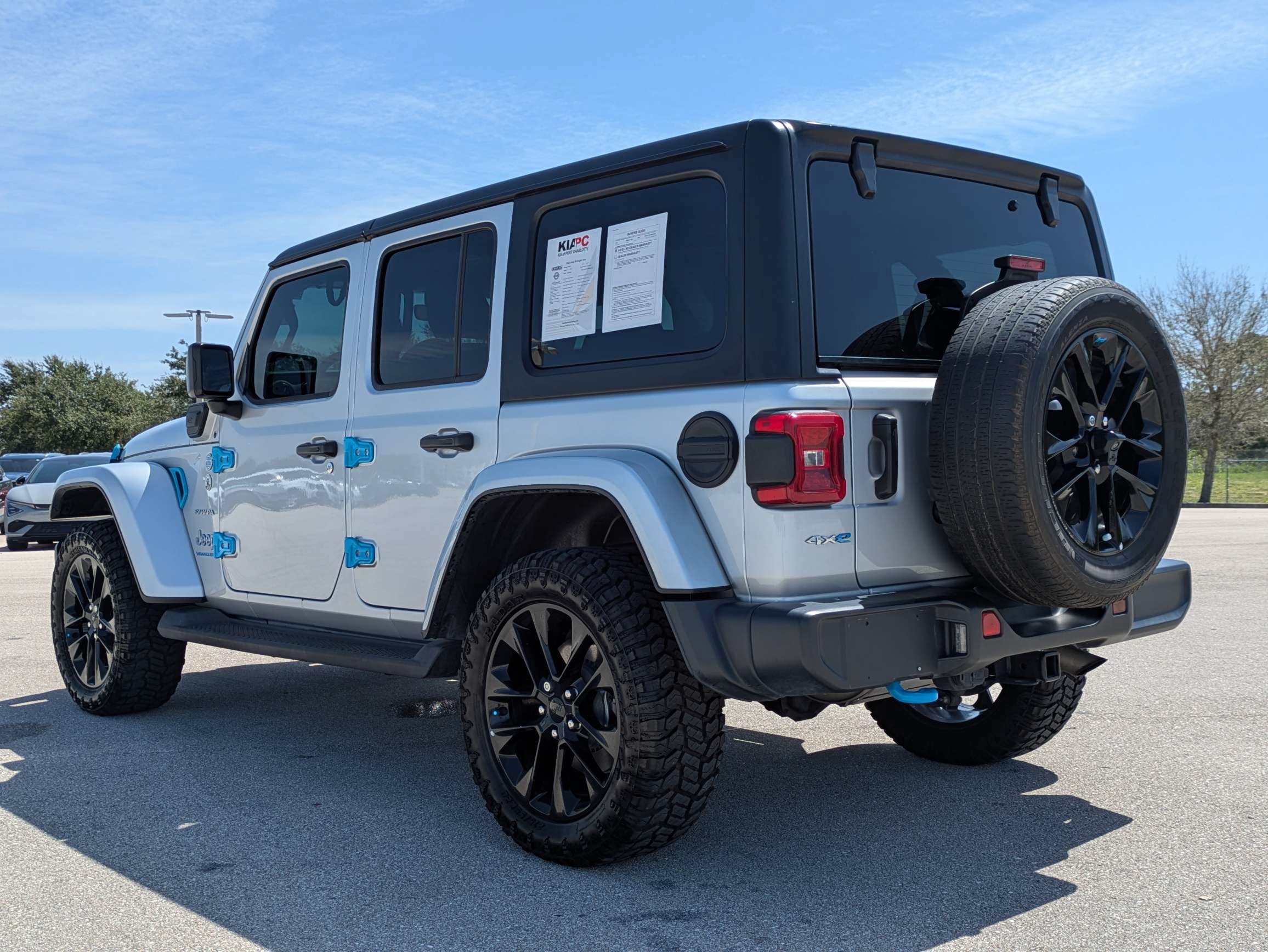 Used 2023 Jeep Wrangler Unlimited Sahara w/ Cold Weather Group AWD/4WD image 7