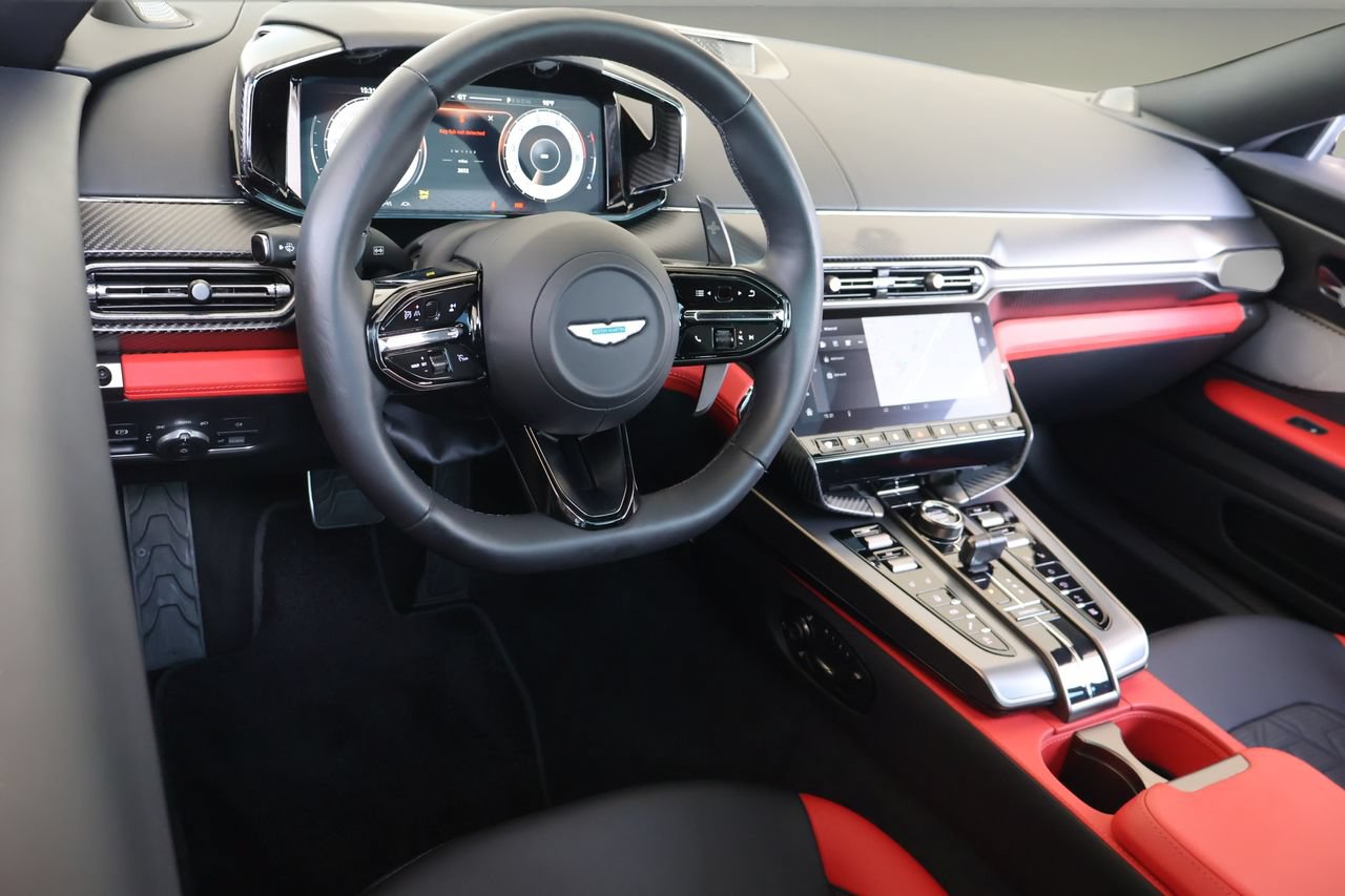 Used 2025 Aston Martin Vanquish RWD image 13