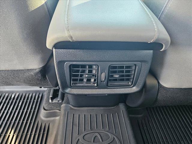 Used 2022 Toyota Venza LE image 16