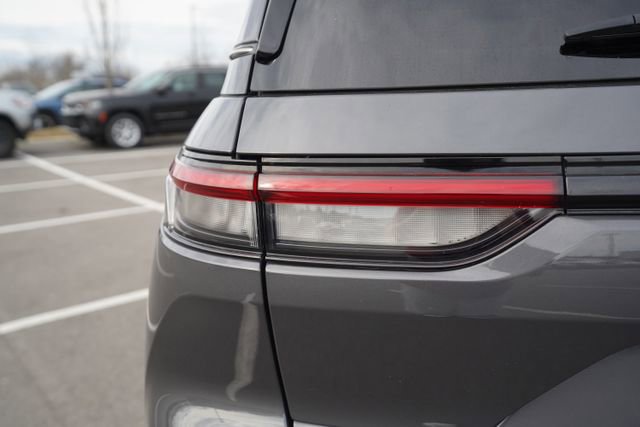 Used 2024 Jeep Grand Cherokee Limited image 38