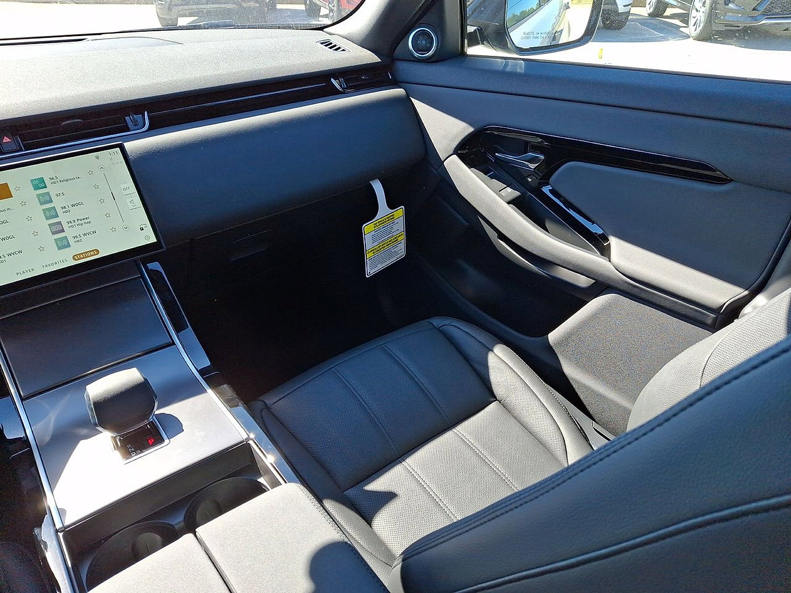 Certified 2025 Land Rover Range Rover Evoque Dynamic SE image 10