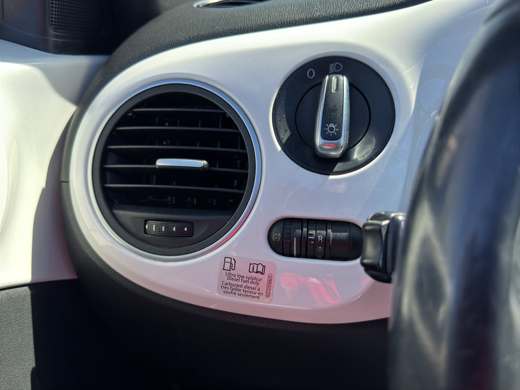 Used 2013 Volkswagen Beetle TDI image 23