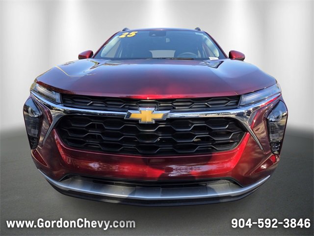 Used 2025 Chevrolet Trax LT image 9