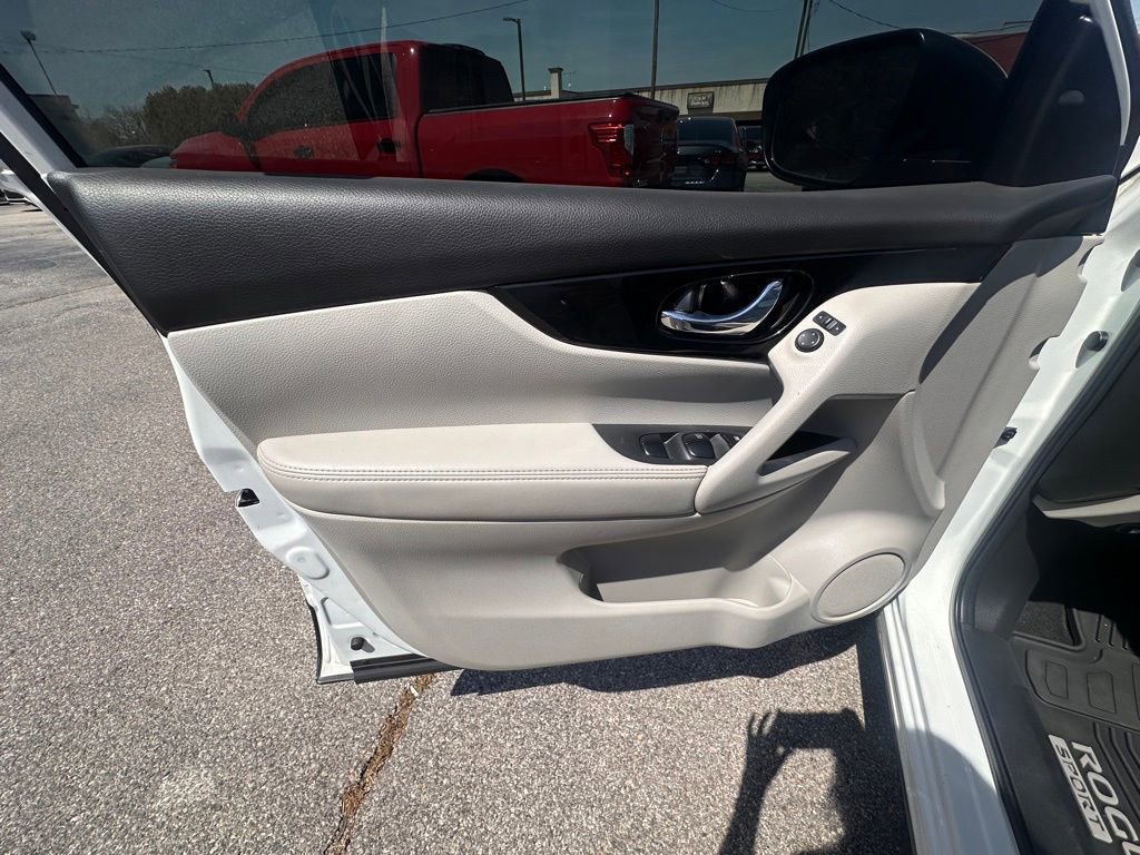 Used 2021 Nissan Rogue Sport SL image 12