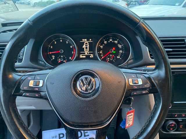 Used 2017 Volkswagen Passat 1.8T R-Line w/ R-Line Lighting Package FWD image 9