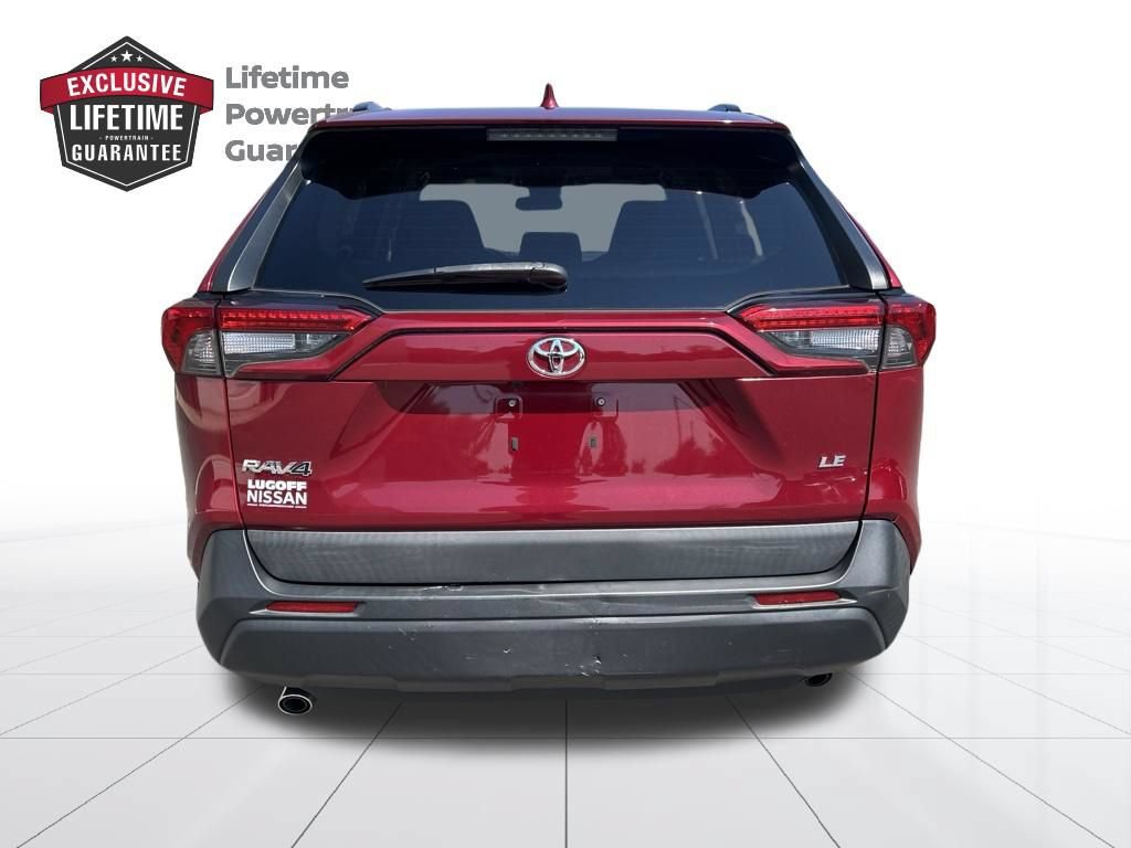 Used 2021 Toyota RAV4 LE FWD image 4