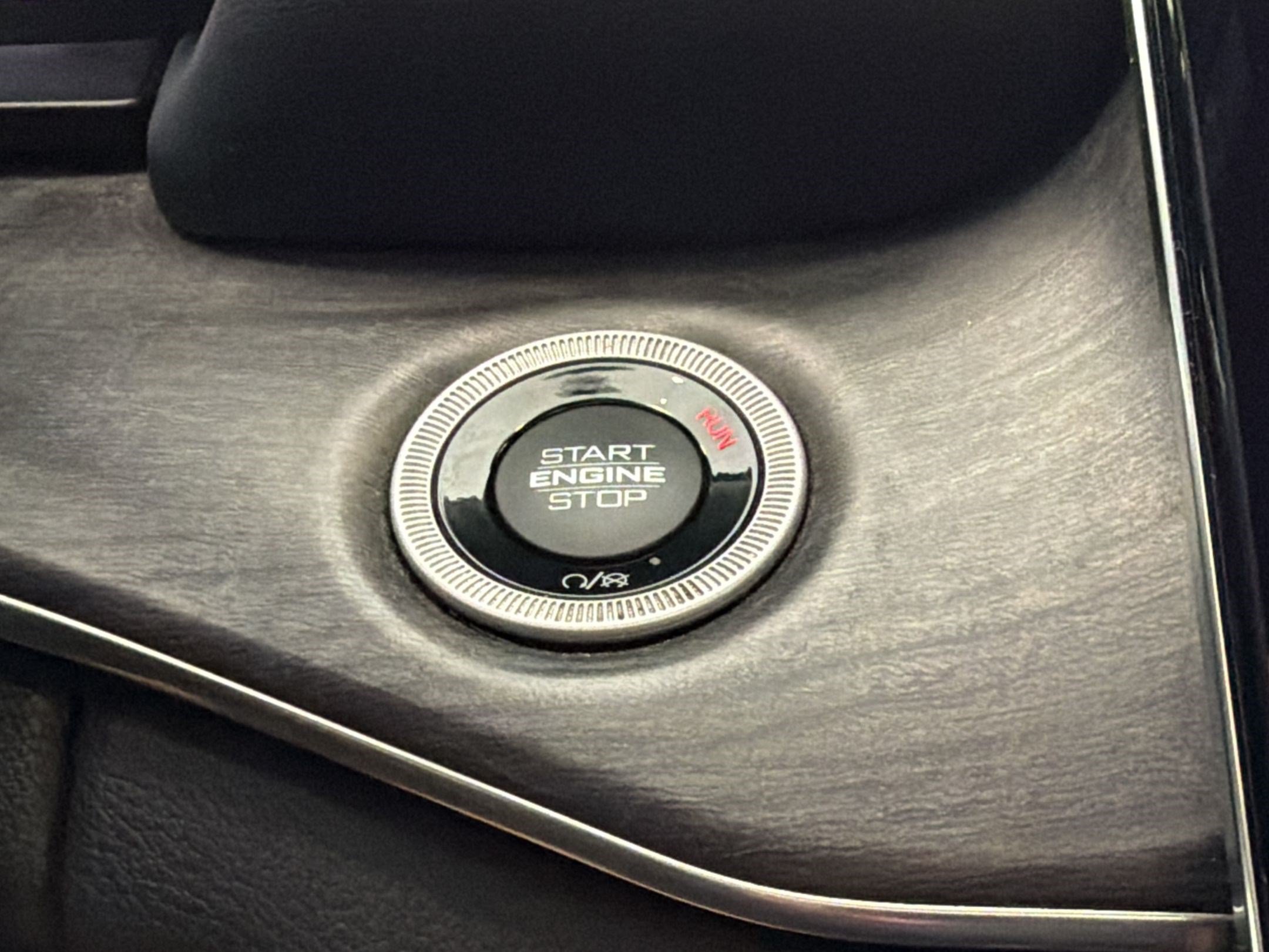 Used 2023 Jeep Grand Cherokee Overland w/ Luxury Tech Group IV AWD/4WD image 18