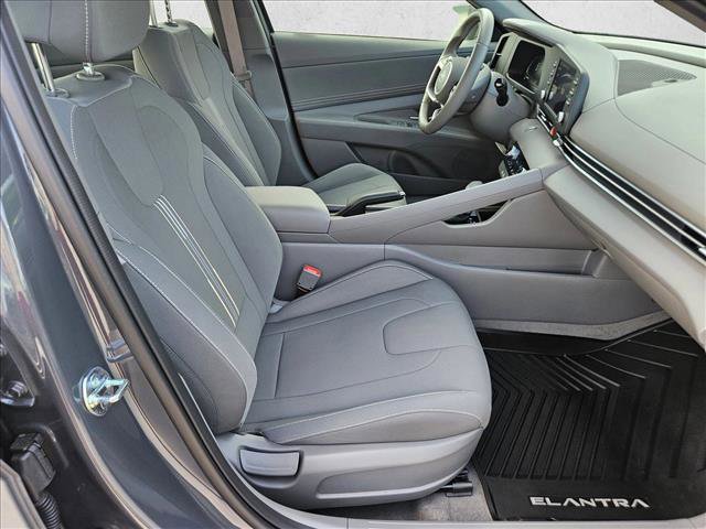 Used 2025 Hyundai Elantra Sport FWD image 19