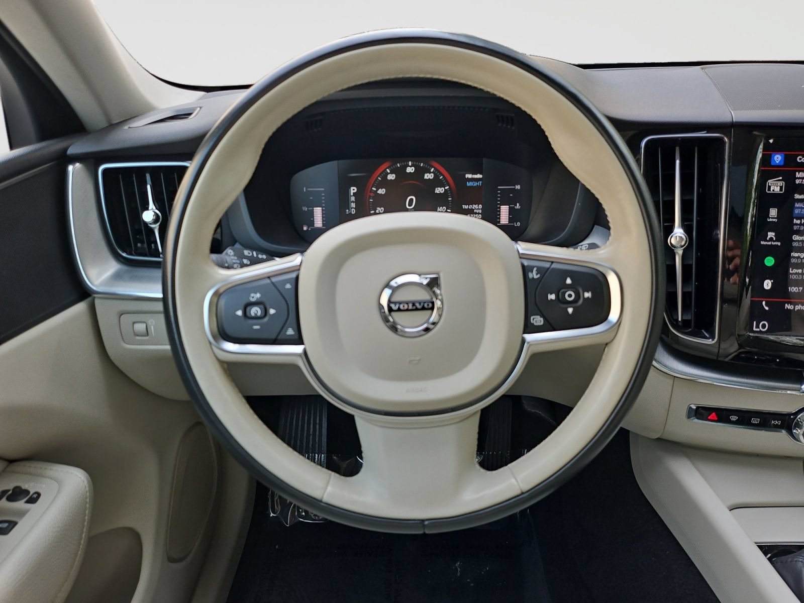 Used 2019 Volvo XC60 T5 Momentum w/ Premium Package FWD image 42
