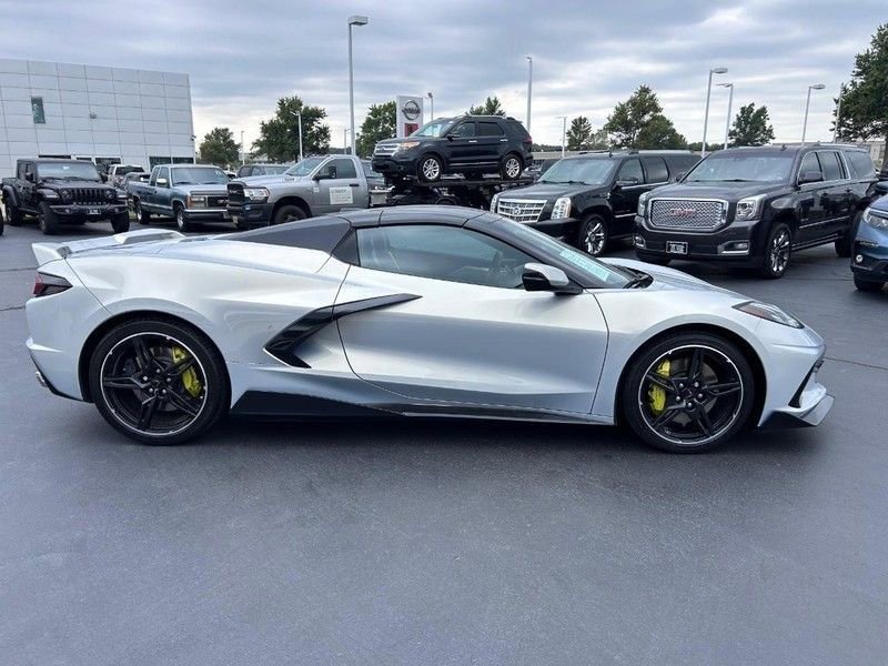 Used 2021 Chevrolet Corvette Stingray Premium Conv w/ Z51 Performance Package image 4