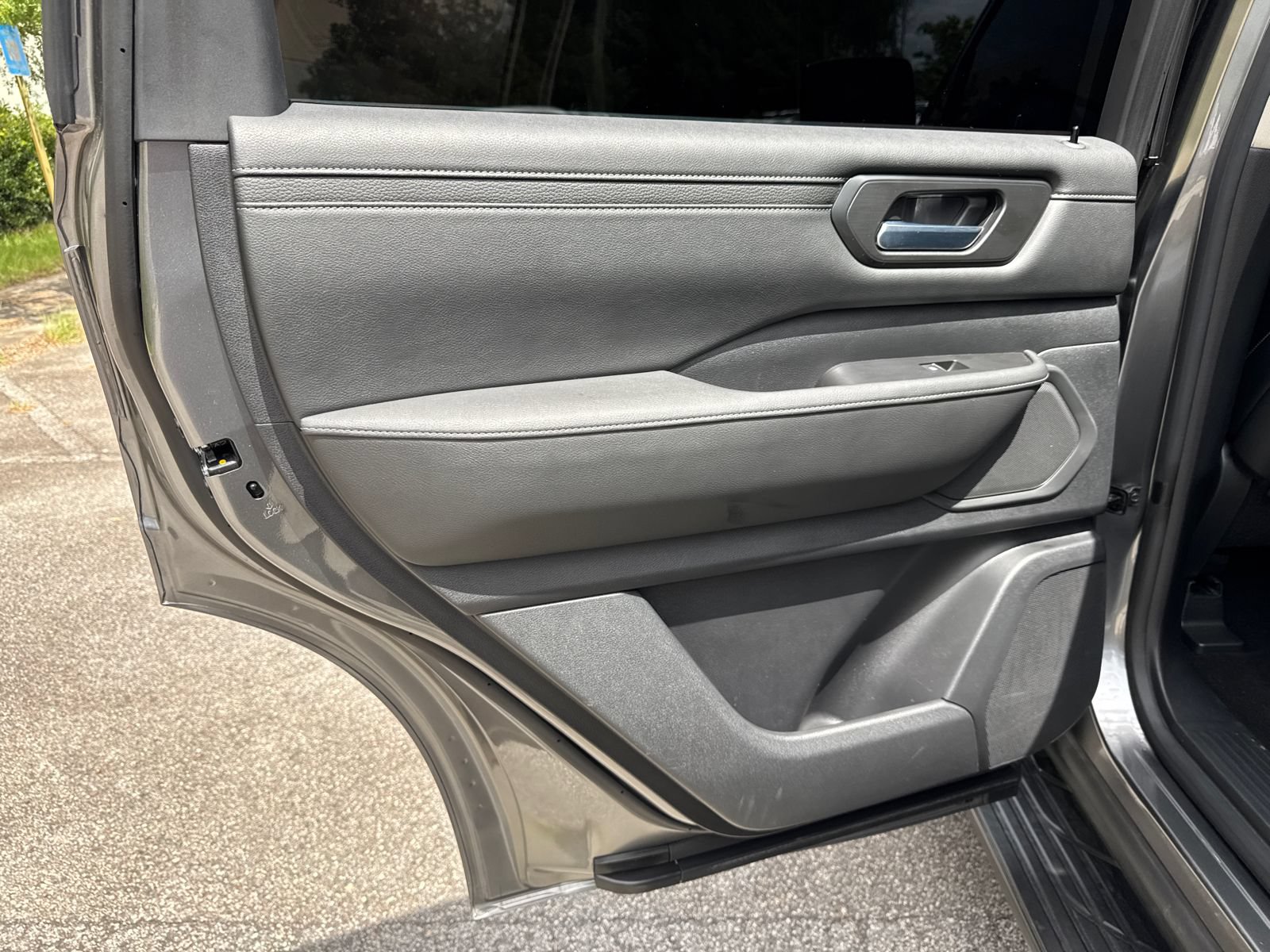 Used 2025 Nissan Armada SV RWD image 21