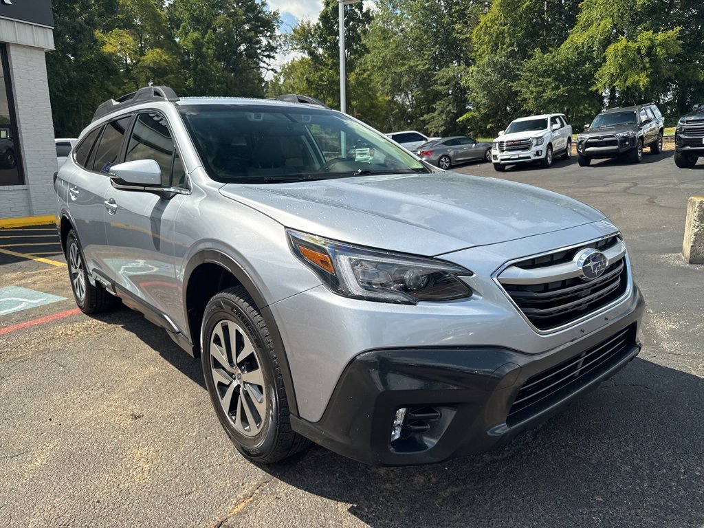 Used 2022 Subaru Outback Premium image 4
