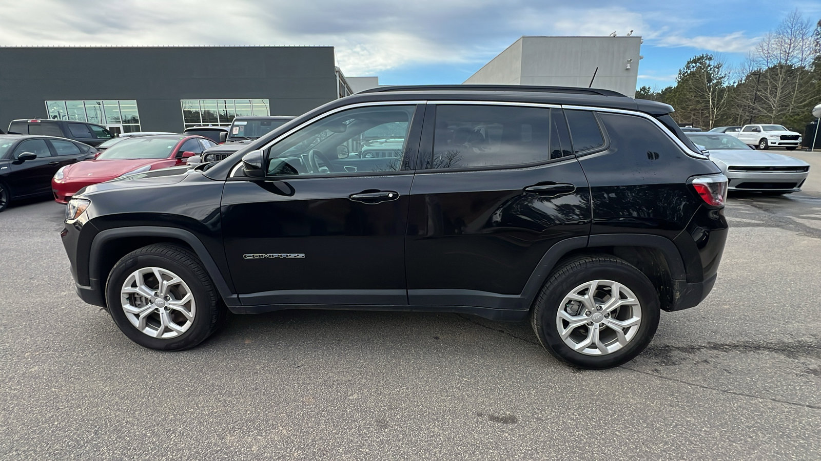 Used 2024 Jeep Compass Latitude image 11
