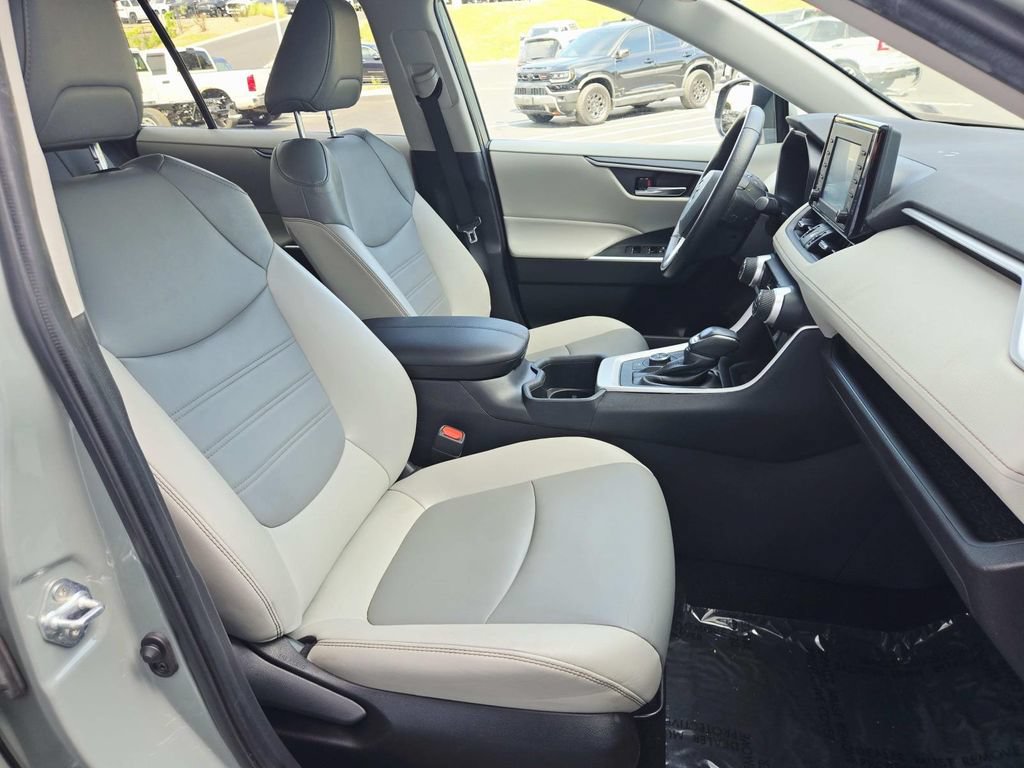 Used 2022 Toyota RAV4 XLE Premium AWD/4WD image 16