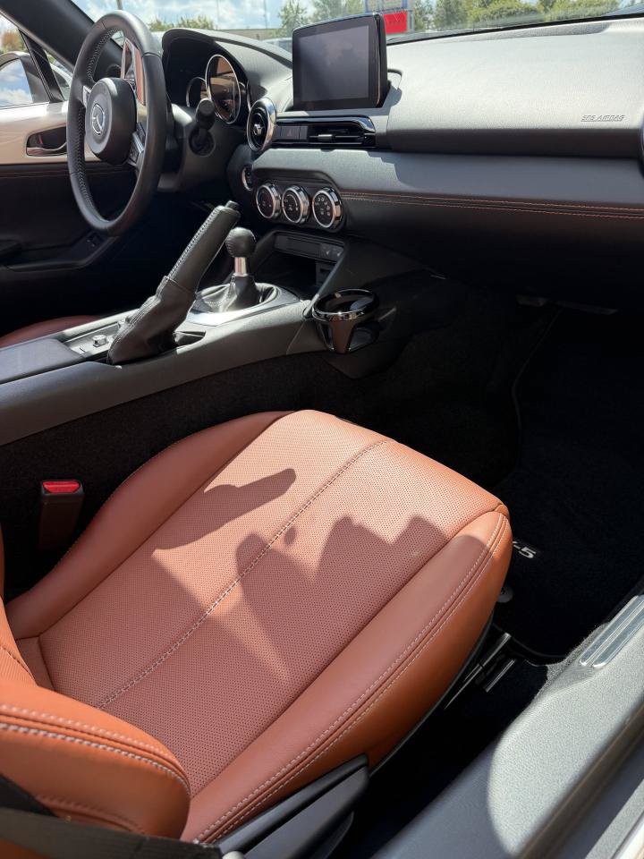 Used 2023 MAZDA MX-5 Miata Grand Touring RWD image 5