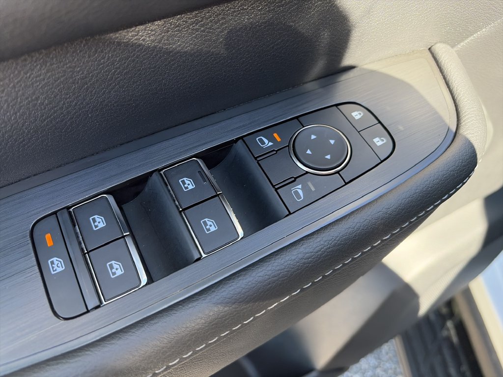 Used 2025 Nissan Armada SV RWD image 17