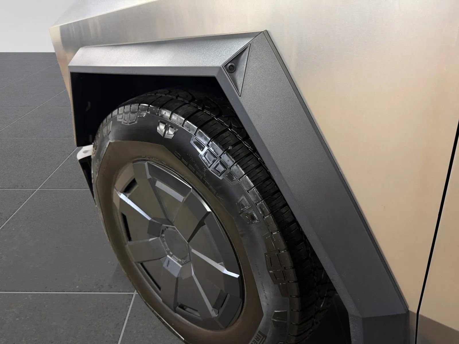 Used 2025 Tesla Cybertruck AWD Crew Cab image 35