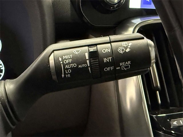 Used 2023 Lexus LX 600 4WD w/ Luxury Package image 31