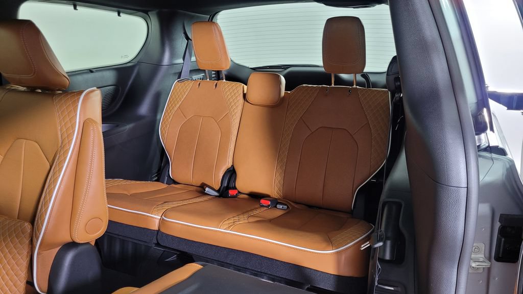 New 2026 Chrysler Pacifica Pinnacle AWD/4WD image 32