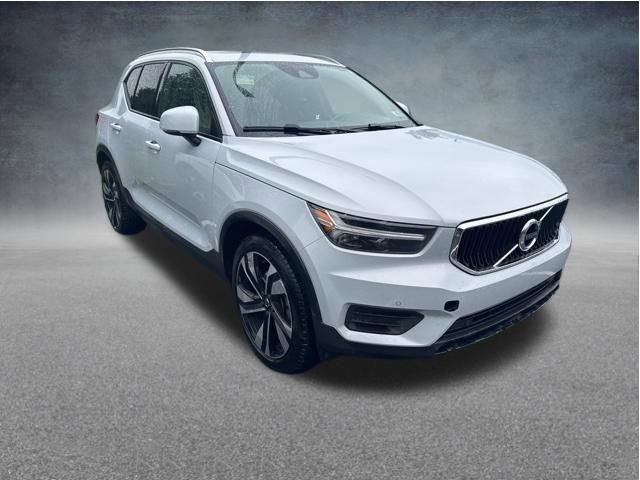 Used 2020 Volvo XC40 T5 Momentum w/ Premium Package AWD/4WD image 1