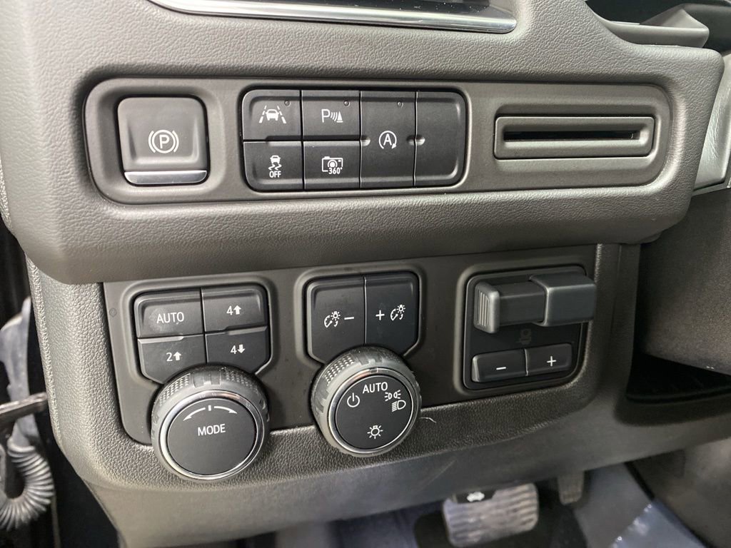 Used 2024 Chevrolet Suburban RST w/ Luxury Package AWD/4WD image 9