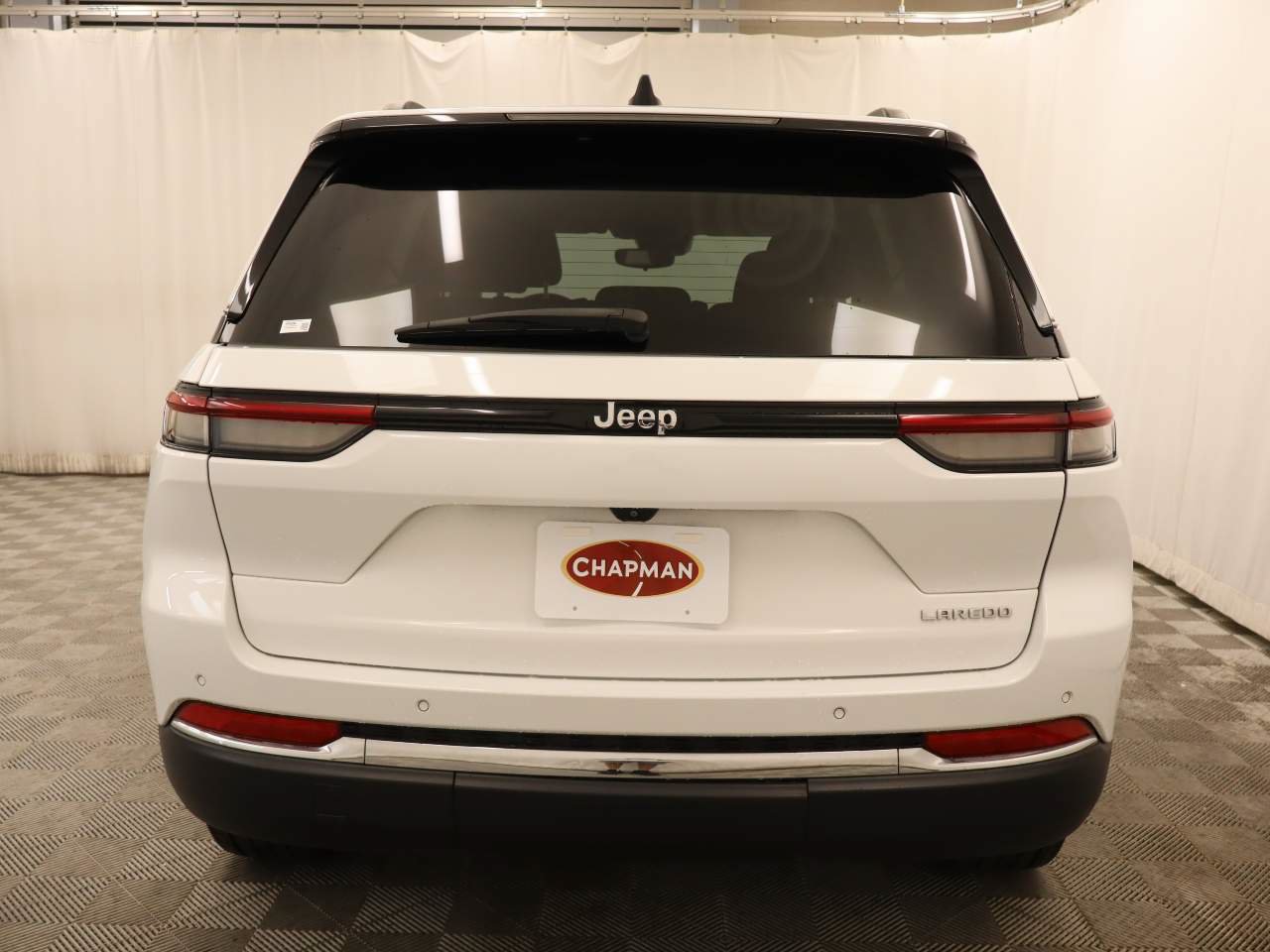 Used 2023 Jeep Grand Cherokee Laredo w/ Luxury Tech Group I RWD image 5