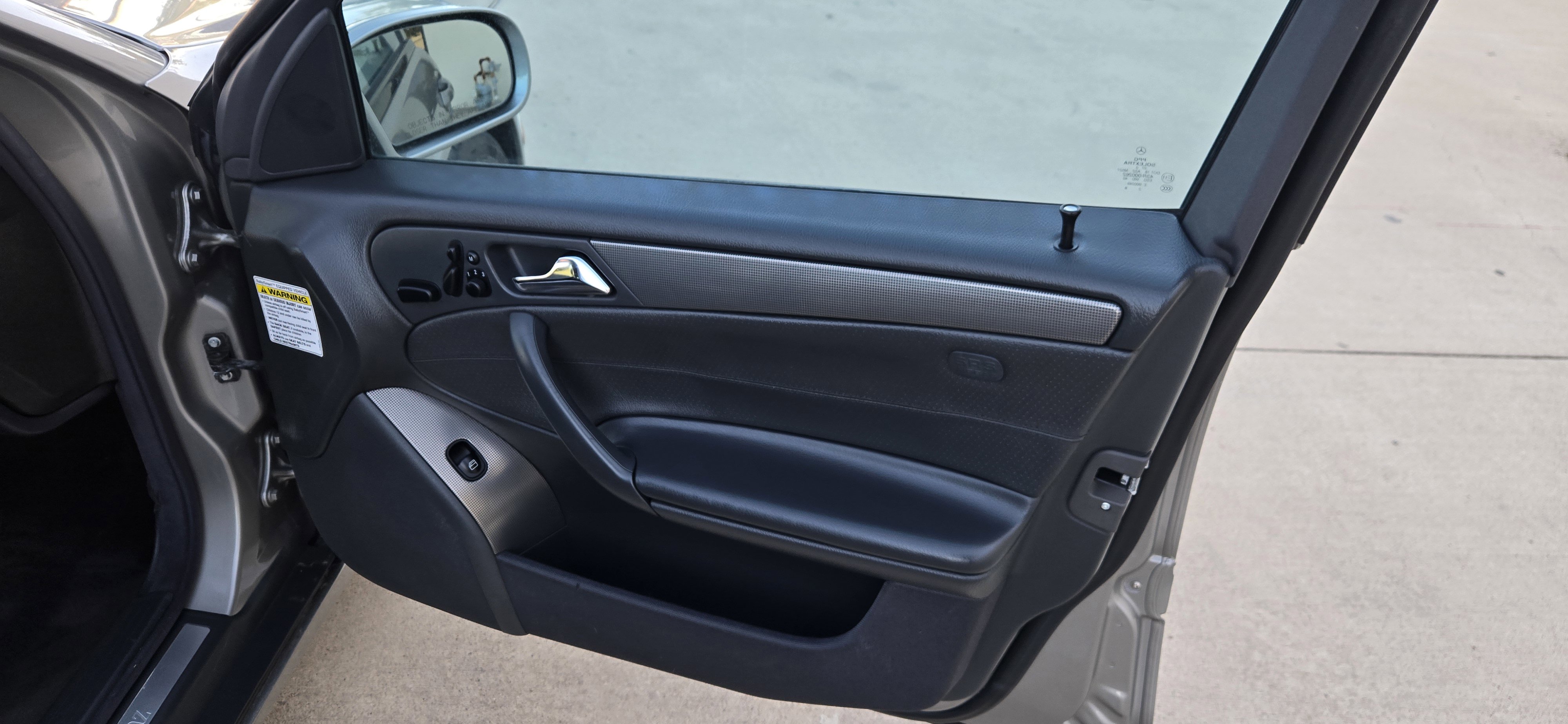 Used 2004 Mercedes-Benz C 320 Sedan image 25