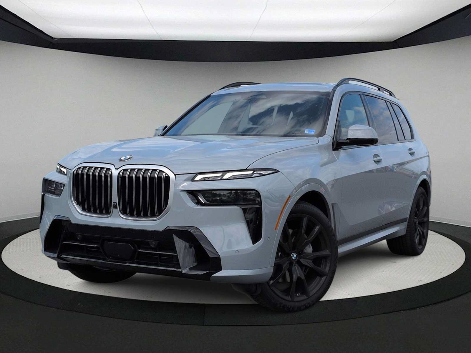 Used 2026 BMW X7 xDrive40i w/ M Sport Package AWD/4WD image 1