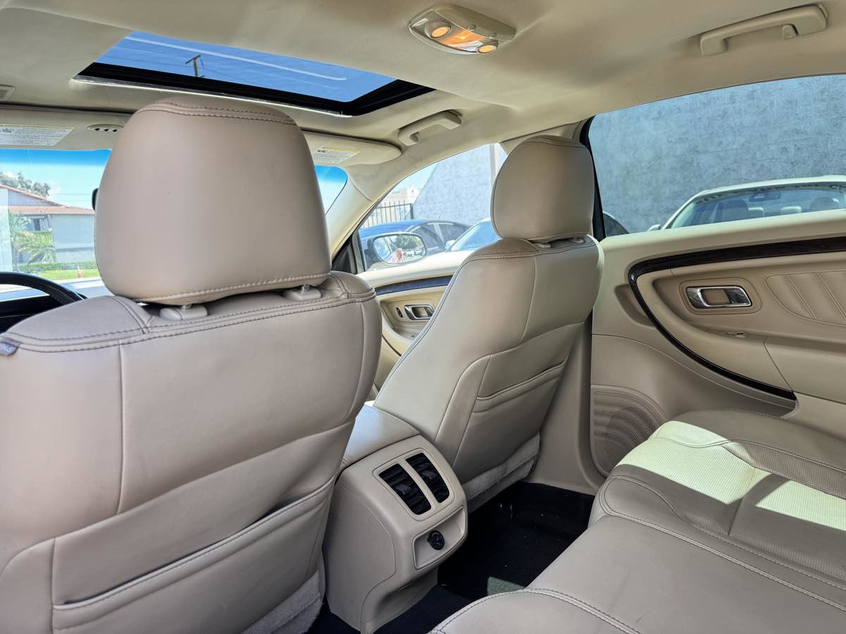 Used 2013 Ford Taurus Limited FWD image 25