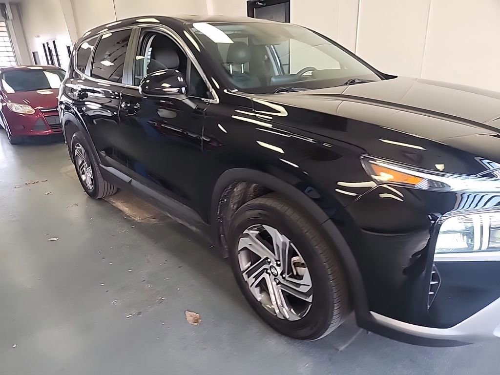Used 2023 Hyundai Santa Fe SE image 3