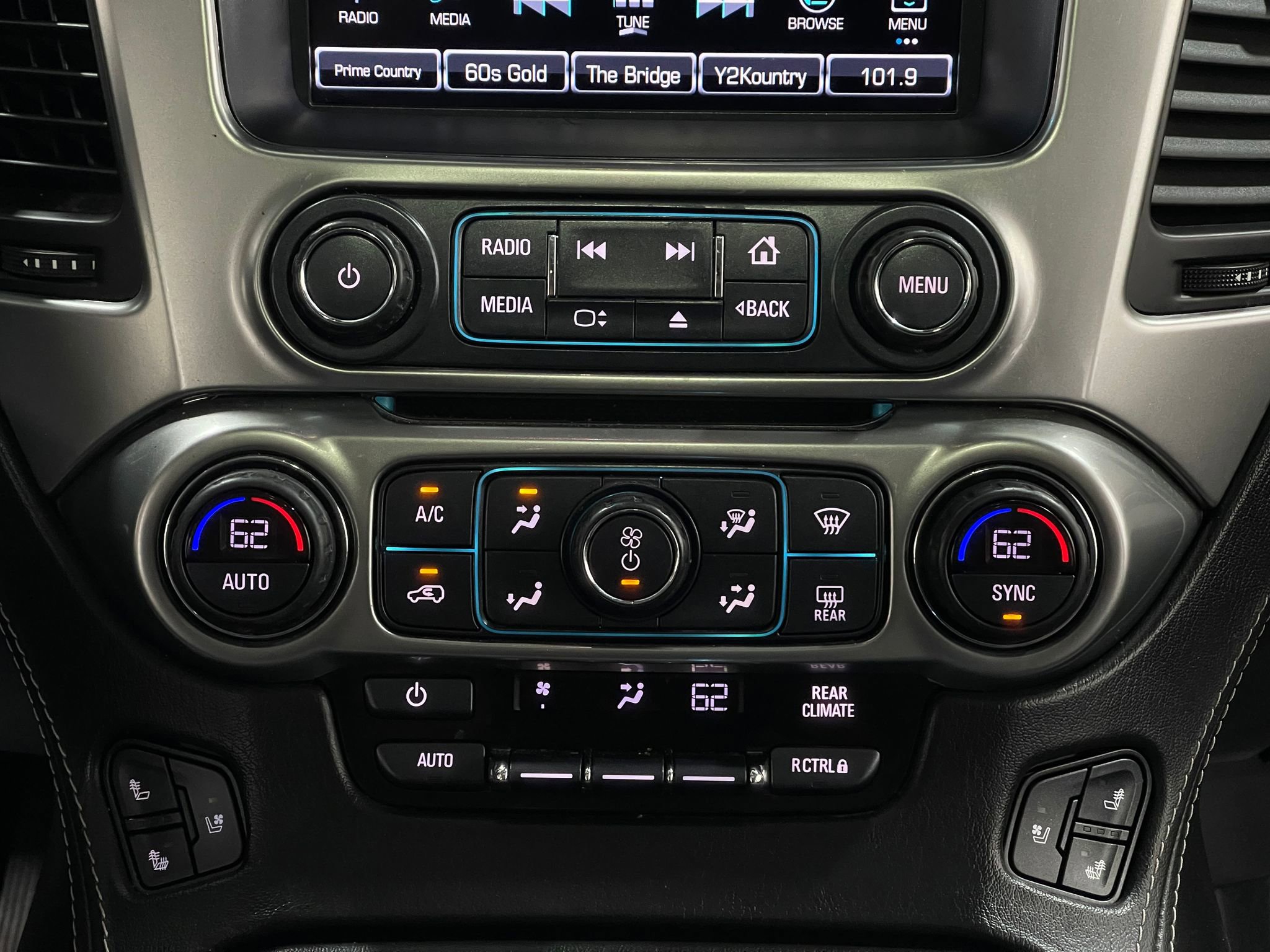 Used 2018 Chevrolet Tahoe Premier AWD/4WD image 28