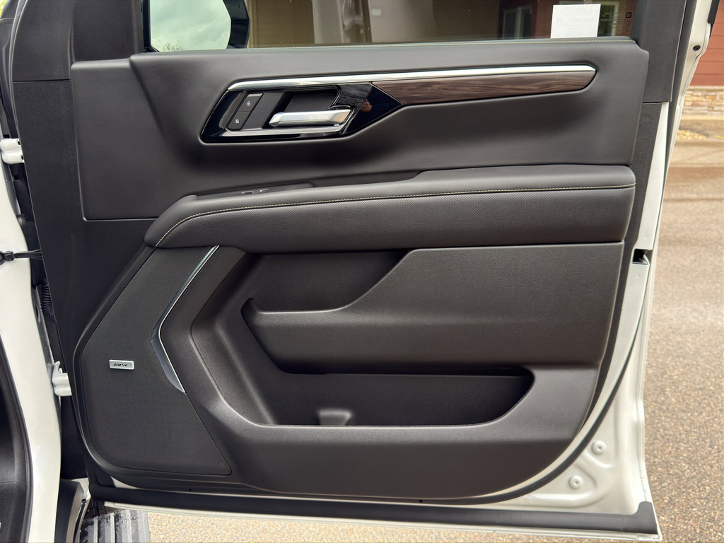 Used 2025 Chevrolet Suburban Premier AWD/4WD image 21