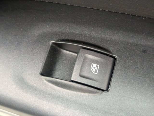 Used 2022 Chevrolet Colorado LT w/ Fleet Safety Package RWD image 30