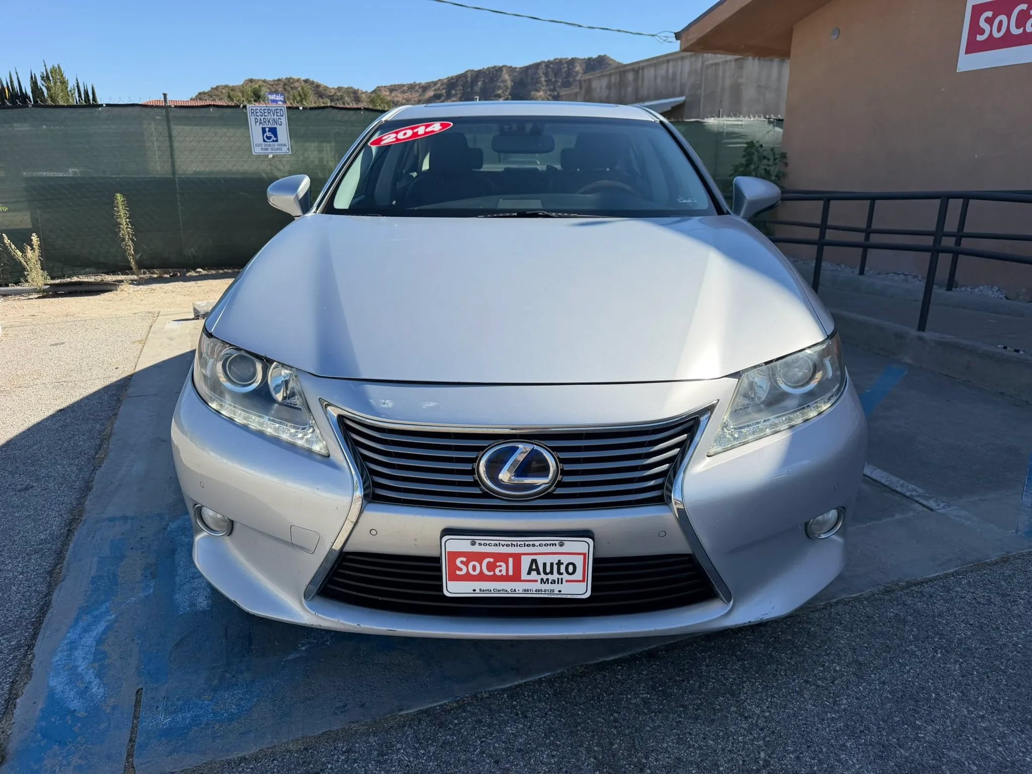 Used 2014 Lexus ES 300h w/ Premium Package w/Bamboo Trim FWD image 8