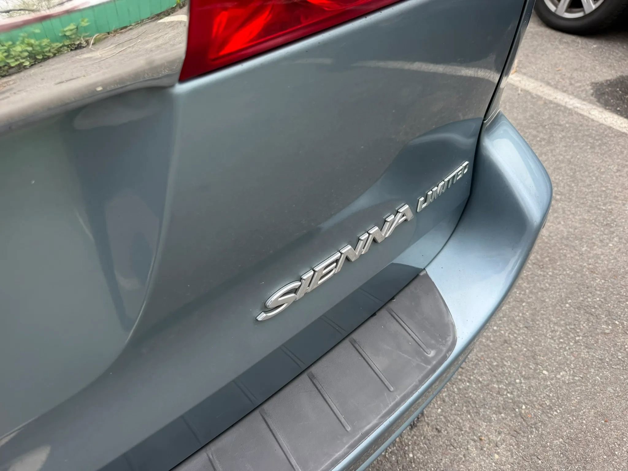 Used 2006 Toyota Sienna XLE Limited image 14
