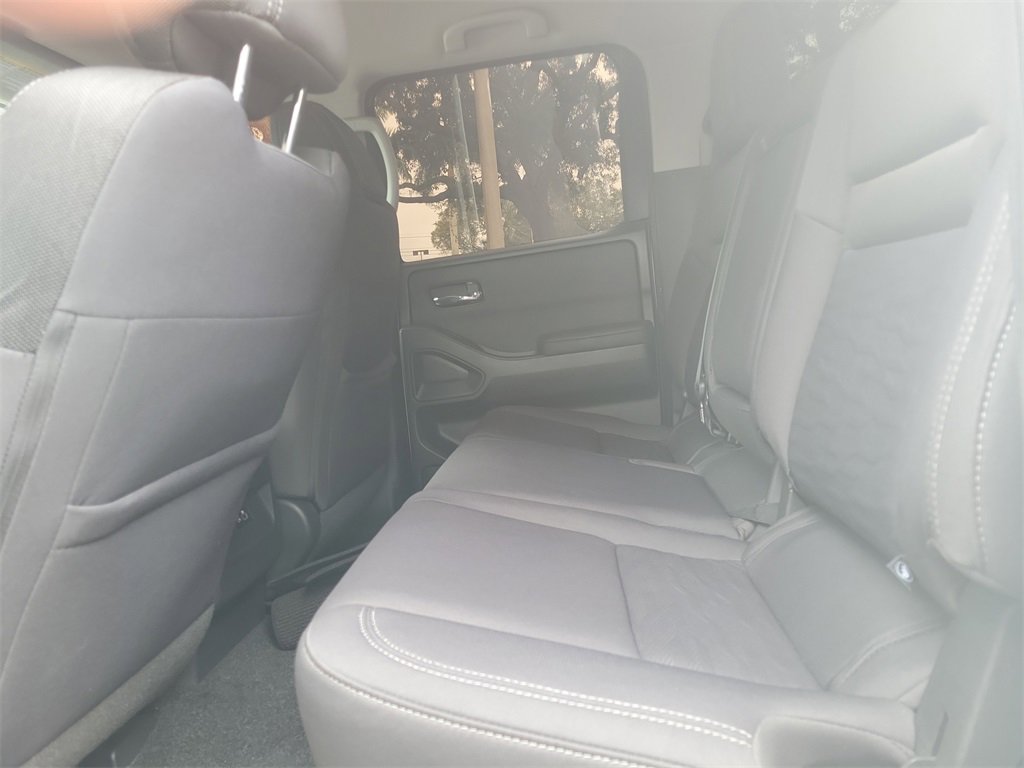 Used 2022 Nissan Frontier SV image 11