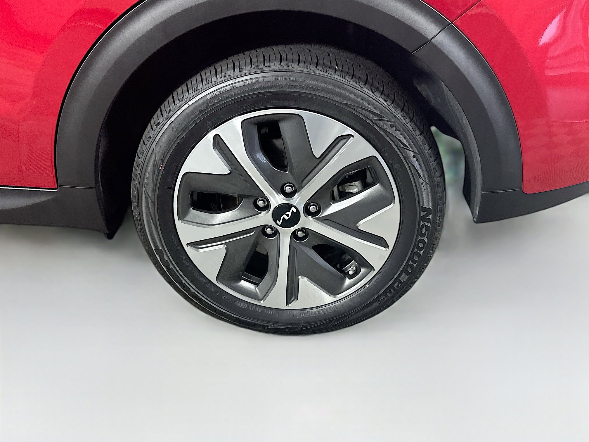 Used 2022 Kia Niro EX image 11