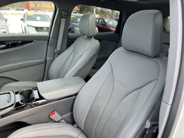 Used 2022 Lincoln Nautilus Reserve w/ Equipment Group 201A image 9