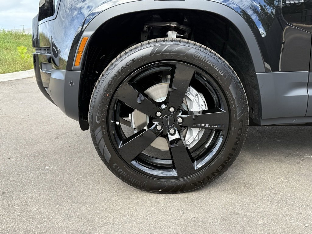 New 2026 Land Rover Defender 110 S image 10