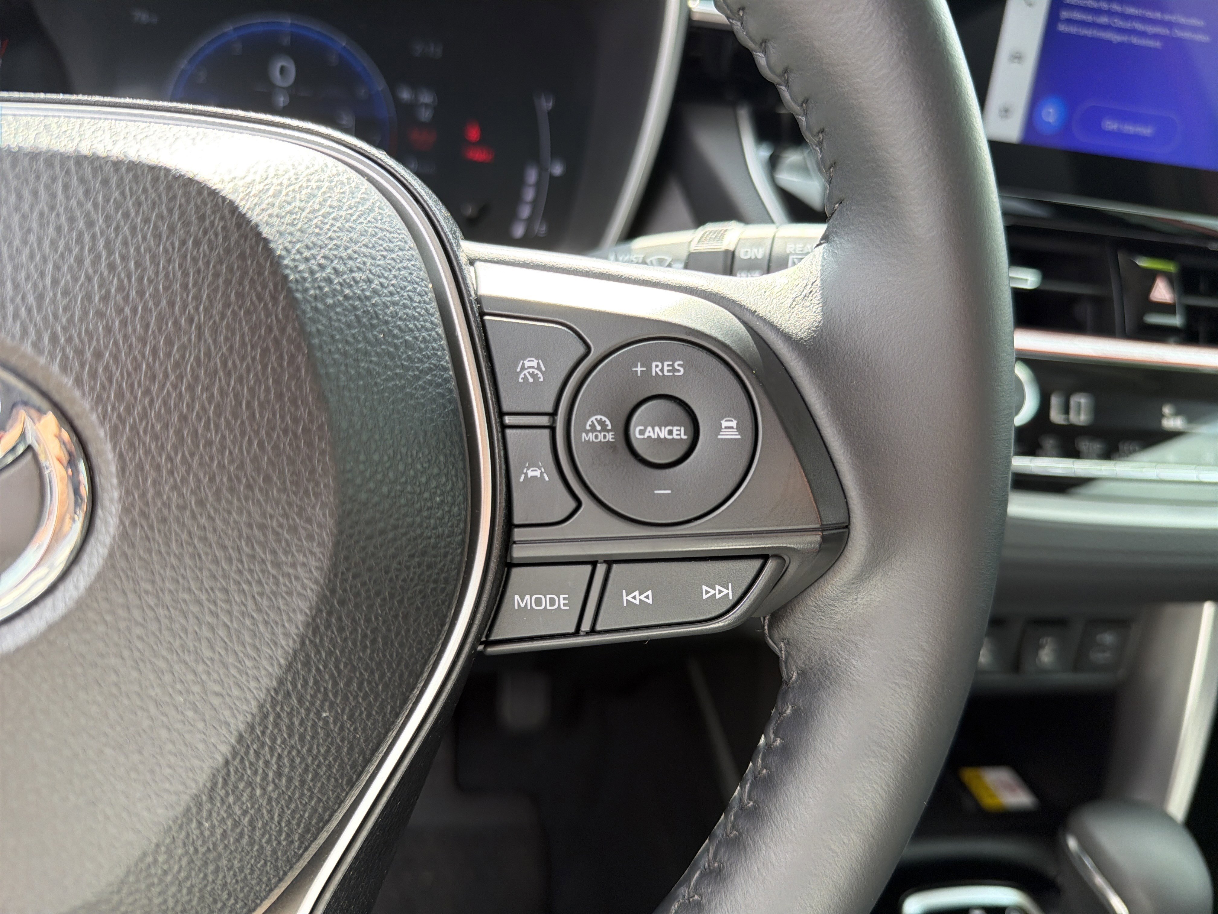 Certified 2023 Toyota Corolla Cross XLE image 11