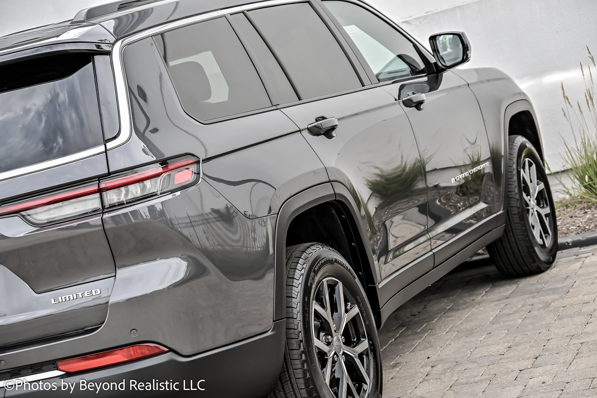 Used 2025 Jeep Grand Cherokee L Limited w/ Luxury Tech Group II image 9