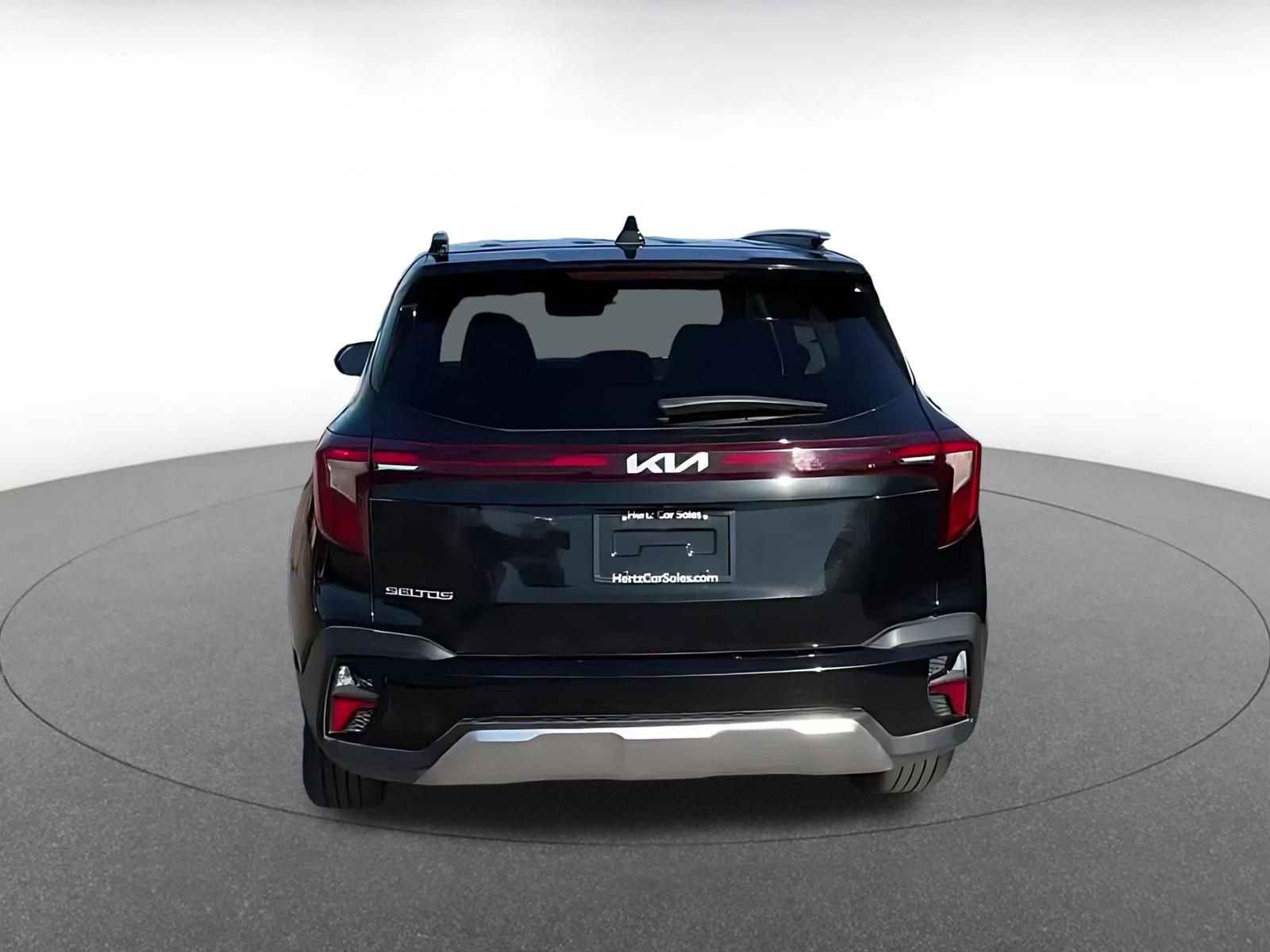 Used 2025 Kia Seltos S image 12