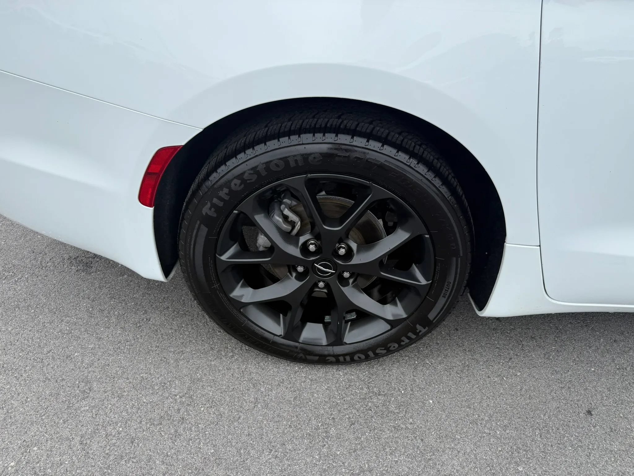 Used 2025 Chrysler Pacifica Limited FWD image 23
