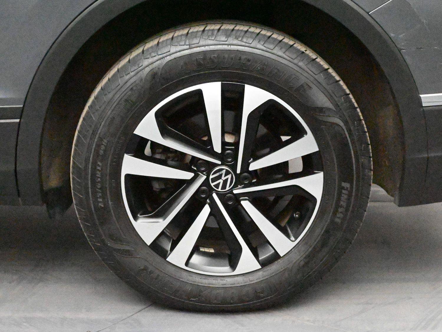 Used 2024 Volkswagen Tiguan S image 12