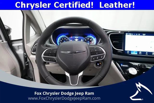 Certified 2024 Chrysler Pacifica Touring-L image 4