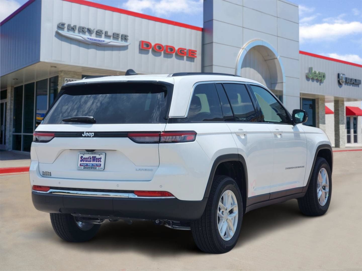 New 2026 Jeep Grand Cherokee Laredo RWD image 5