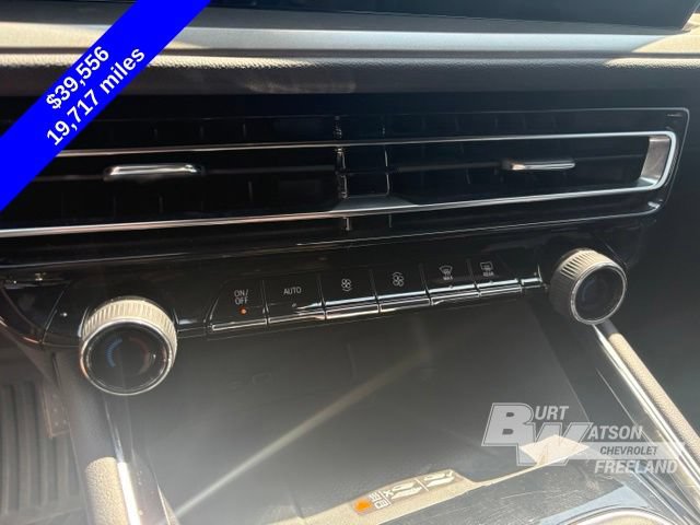 Used 2025 Chevrolet Traverse LT w/ Driver Confidence Package AWD/4WD image 19